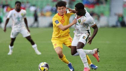 国足vs喀麦隆全场数据：射正1-6，喀麦隆吃两红