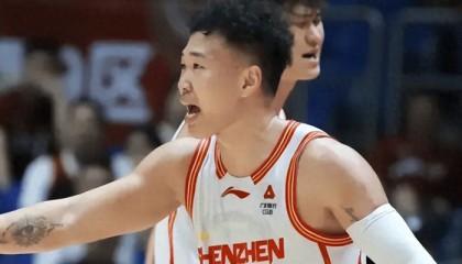 开云体育入口-浙深战争议哨！贺希宁三步上篮走步了吗？两位专家给出相同的解读|浙江男篮|深圳队|裁判|超标|浙江_新浪体育_新浪新闻
