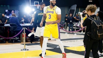 开云体育在线-湖人树立浓眉为攻防核心，他已经为此做好了准备