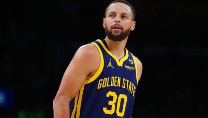 开云体育官网-五连败坠深渊 “再苦一苦库里”是勇士最后救命稻草