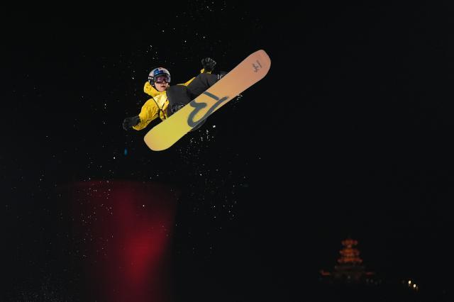 1770012452491074770.jpg (体育)(33)单板滑雪——大跳台世界杯:苏翊鸣夺冠XxjpseC000551_20251206_PEPFN0A001.jpg